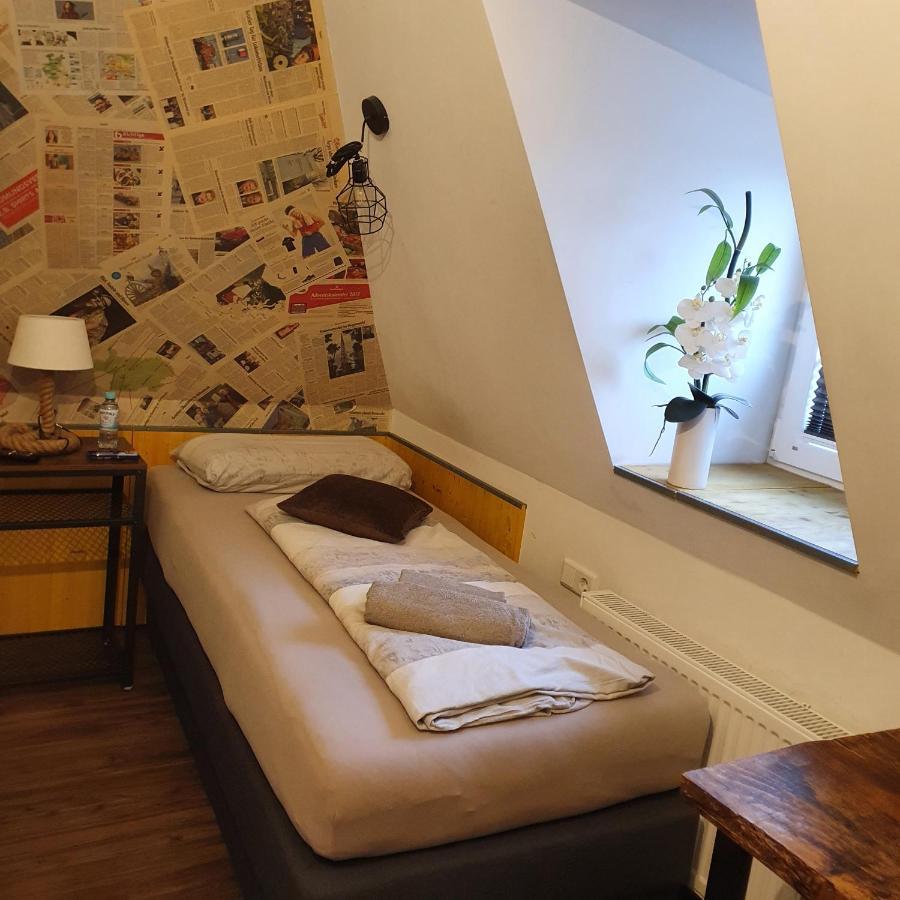 Victory Guesthouse - Handwerker Pension Bielefeld Esterno foto