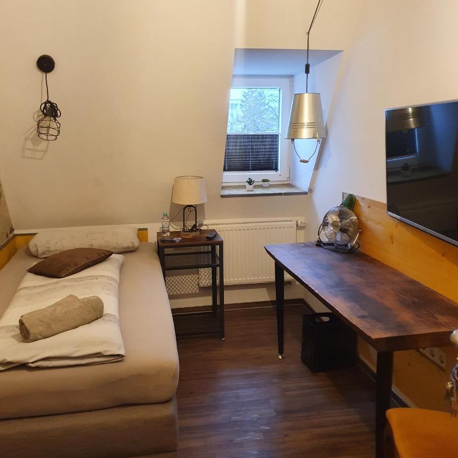 Victory Guesthouse - Handwerker Pension Bielefeld Esterno foto