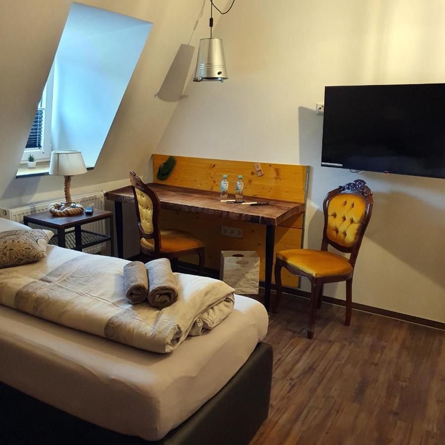 Victory Guesthouse - Handwerker Pension Bielefeld Esterno foto