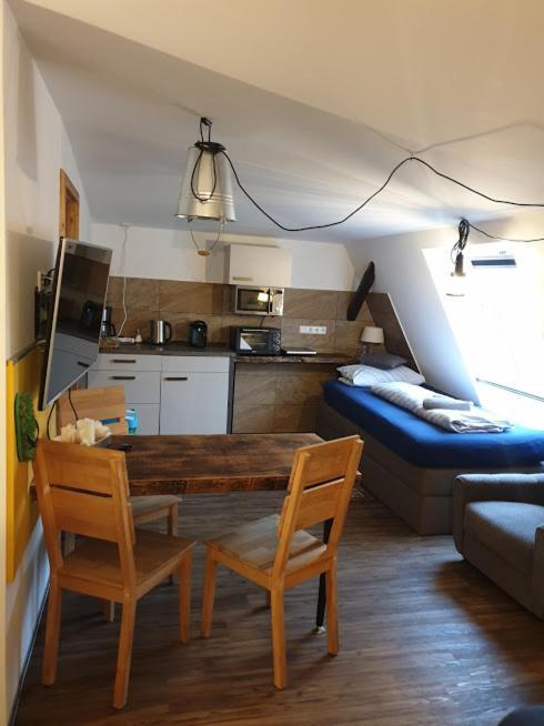 Victory Guesthouse - Handwerker Pension Bielefeld Esterno foto