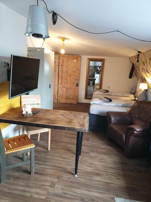 Victory Guesthouse - Handwerker Pension Bielefeld Esterno foto