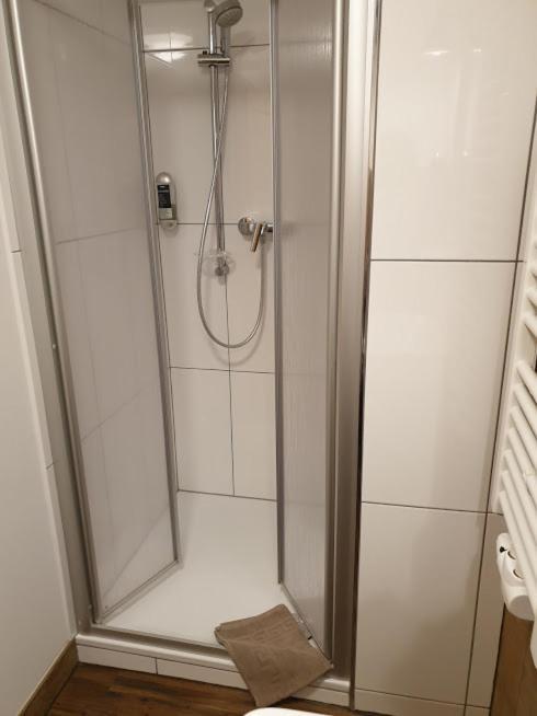Victory Guesthouse - Handwerker Pension Bielefeld Esterno foto