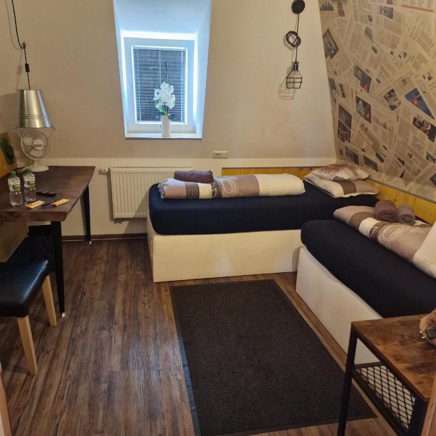 Victory Guesthouse - Handwerker Pension Bielefeld Esterno foto