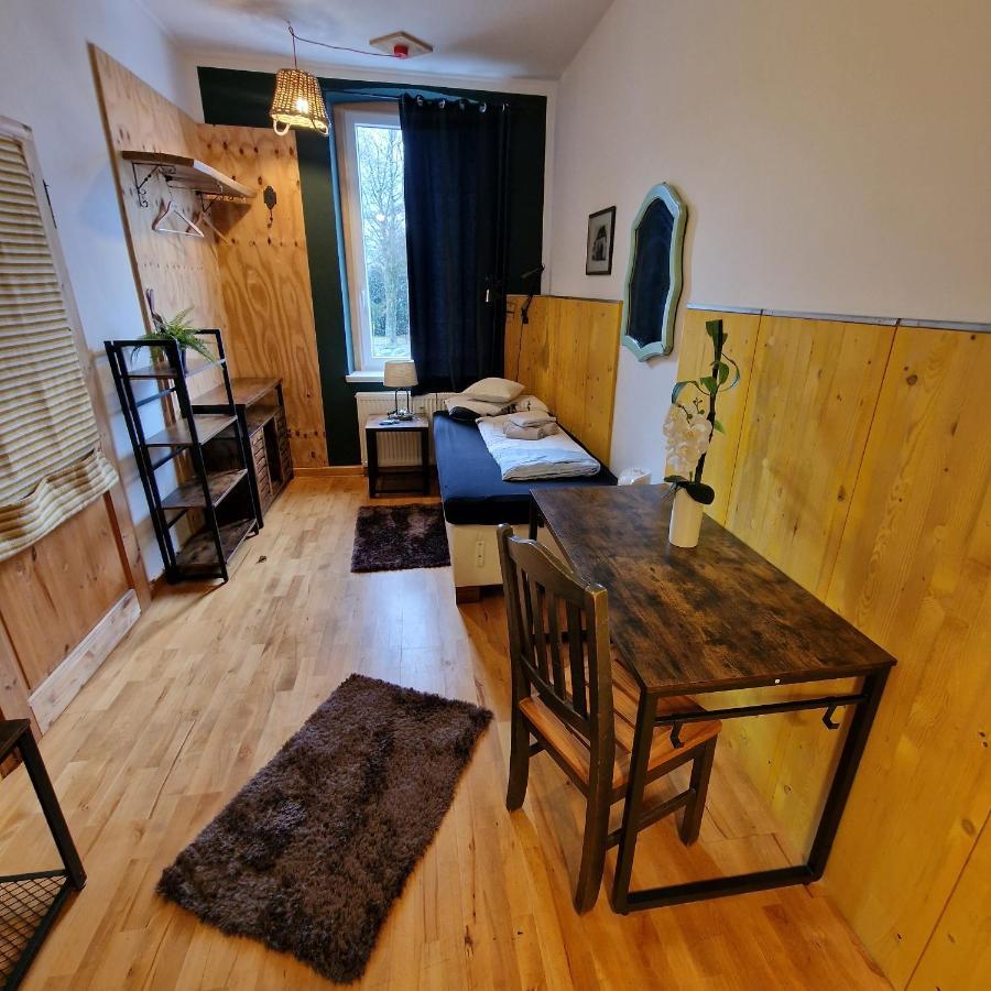 Victory Guesthouse - Handwerker Pension Bielefeld Esterno foto