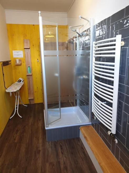 Victory Guesthouse - Handwerker Pension Bielefeld Esterno foto