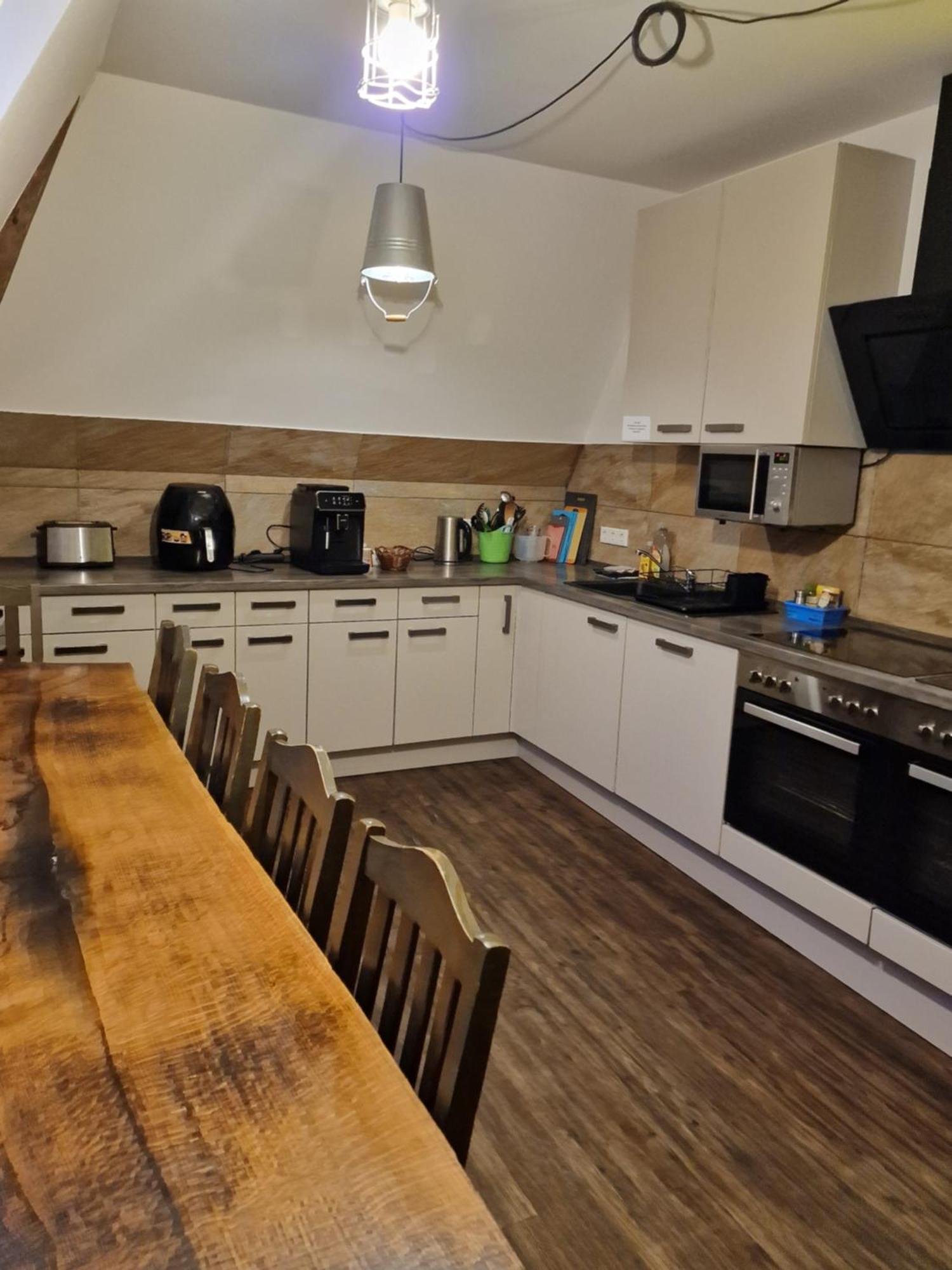 Victory Guesthouse - Handwerker Pension Bielefeld Esterno foto